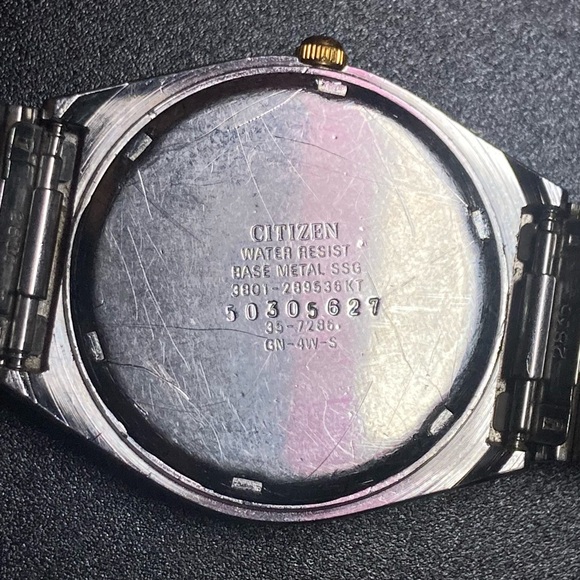 Vintage Citizen Quartz Men’s Octagonal Two Tone Watch w/ Date *FLAW* - Picture 4 of 11